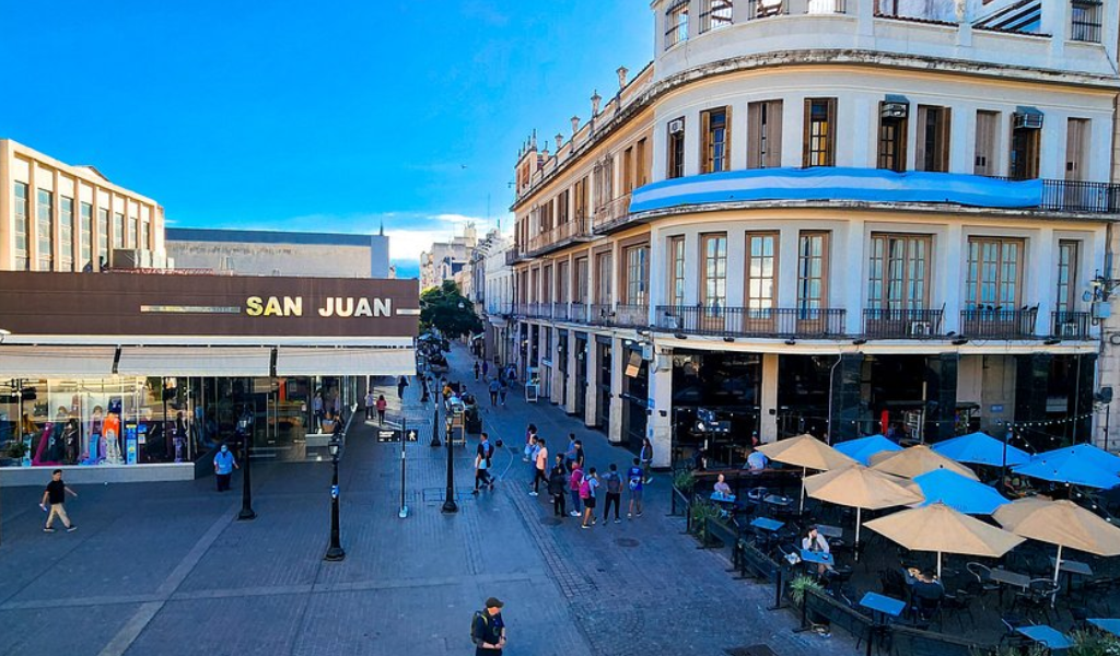 El freno nocturno de SAETA revive el debate que divide a Salta: ¿Se viene el horario comercial corrido?