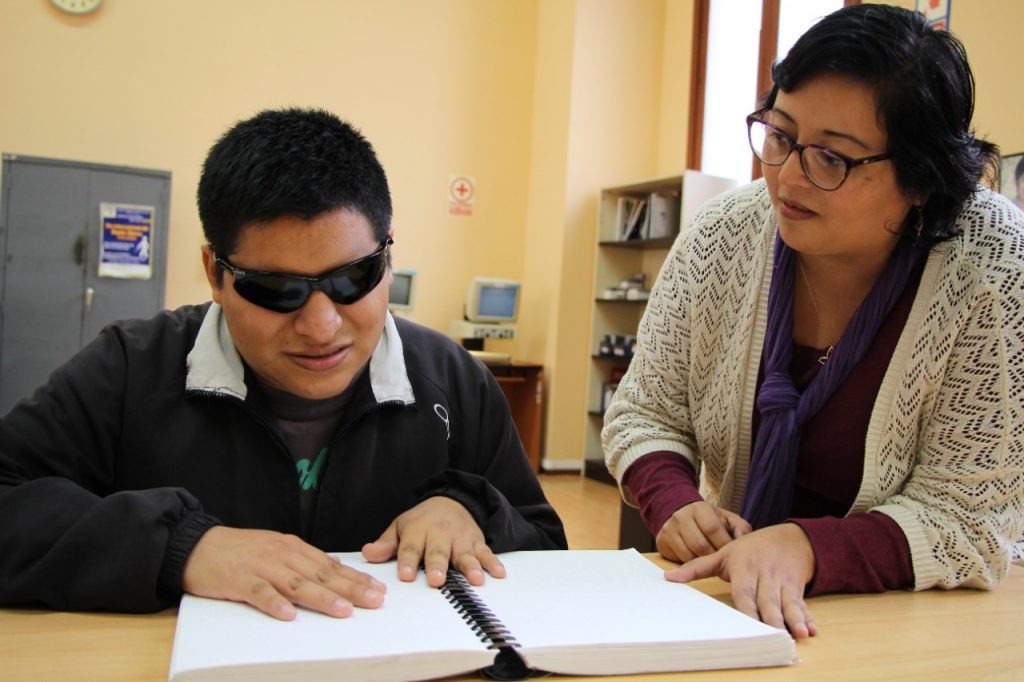 La Biblioteca Provincial de Salta busca voluntarios para leerles a personas con discapacidad visual