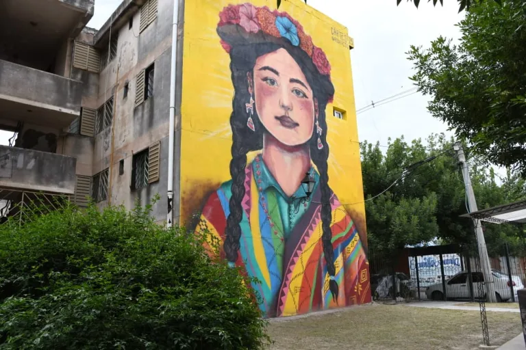 ¡Quedó espectacular! “La Paisana”, es el nuevo mural que ya es parte del barrio Juan Pablo II