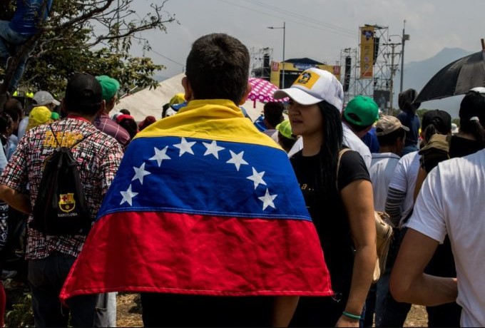 Venezolanos en Salta celebran el fin de Maduro pero aún dudan si vuelven a su pais