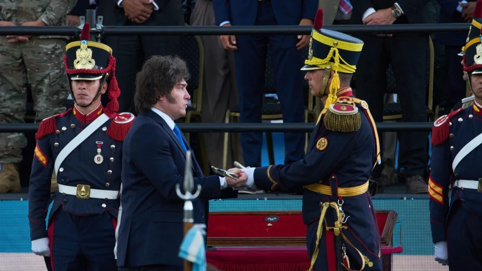 Milei ensaya un giro a la militarización del gobierno para capturar al votante de Victoria Villarruel