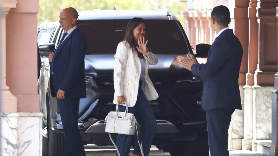 Petovello echó a su jefe de Gabinete por los créditos del Nación y expuso a Caputo y Adorni