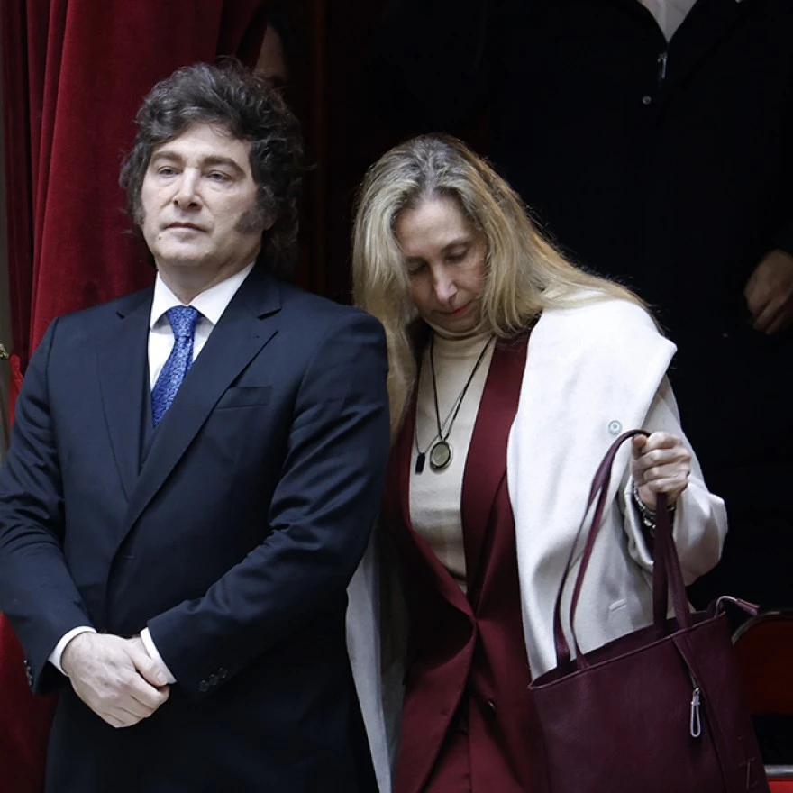 Miembros del gobierno afirman que el gran temor de Milei es que si lo echa a Adorni, también caiga Karina