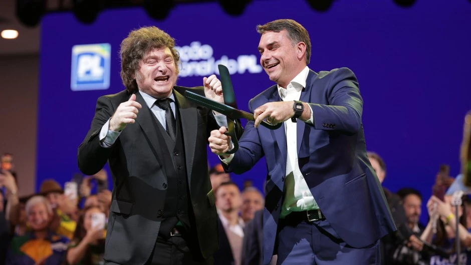 Una encuesta revela que el apoyo de Milei a Bolsonaro aumenta las chances de Lula