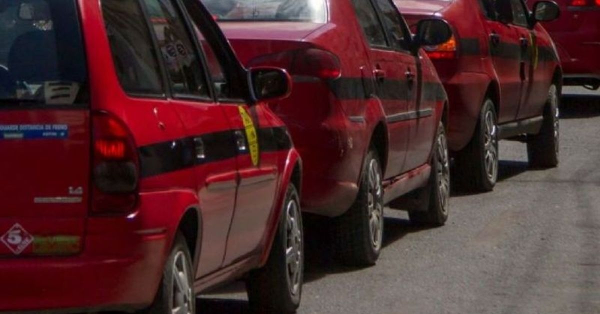 La AMT prohibió la publicidad de juegos de azar y apuestas en taxis y remises de Salta