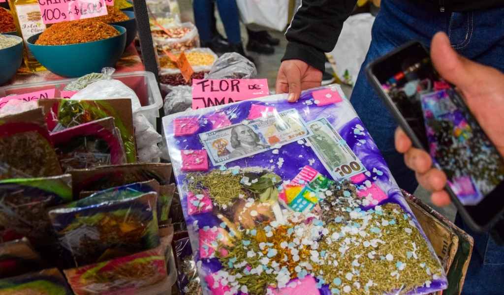 A días del 1° de agosto, las santerías registran un notable incremento de clientes por los rituales a la Pachamama