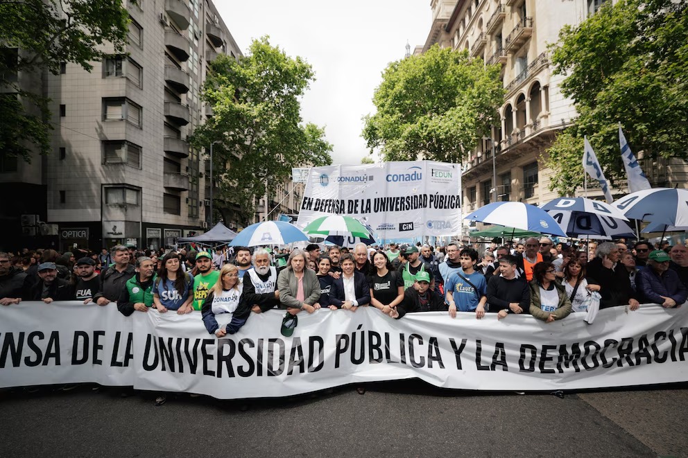 Con fuertes críticas a Milei y el reclamo por la ley de financiamiento se realizó una nueva marcha universitaria