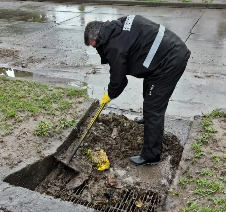 El municipio de Salta y Agrotécnica Fueguina retiraron más de una tonelada de basura de los desagües