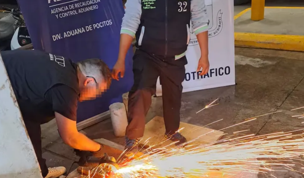 En Salvador Mazza, la Aduana detectó 16,8 kilogramos de cocaína ocultos en crickets hidráulicos dentro de camiones