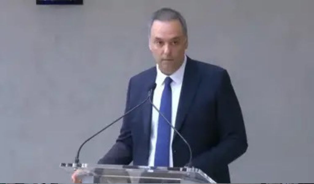 Deslomado Gate: Según los recibos, el vuelo de Adorni a Punta del Este lo pagó una productora asociada a la TV Pública y costó 5 mil dólares