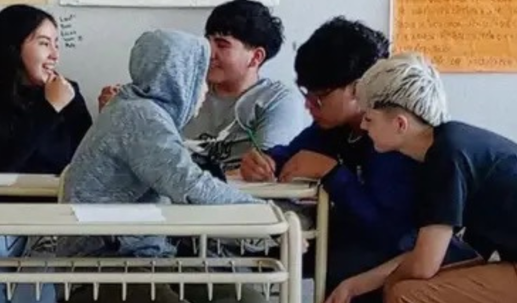 Una encuesta indica que aunque les interesa poco la política, el 73 por ciento de los jóvenes argentinos dice que irán a votar