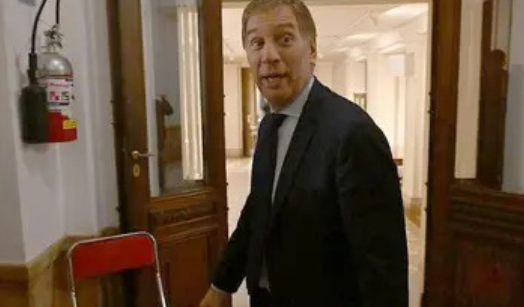 El nuevo jefe de Gabinete, Diego Santilli, reconoció que Manuel Adorni esta "destruido anímicamente"