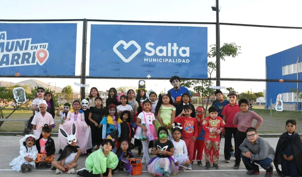 Un día de Atletismo muy especial: más de 150 chicos participaron de una jornada disfrazados por Halloween