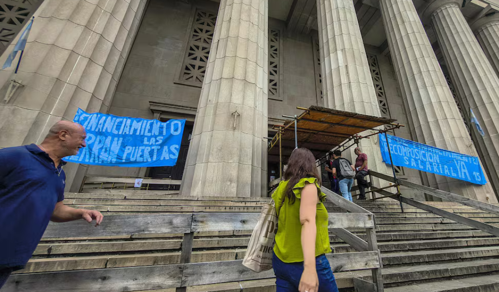 Las universidades nacionales van a paro: "Hay una política de desfinanciamiento, de ahogo constante con el argumento de lograr el déficit cero"