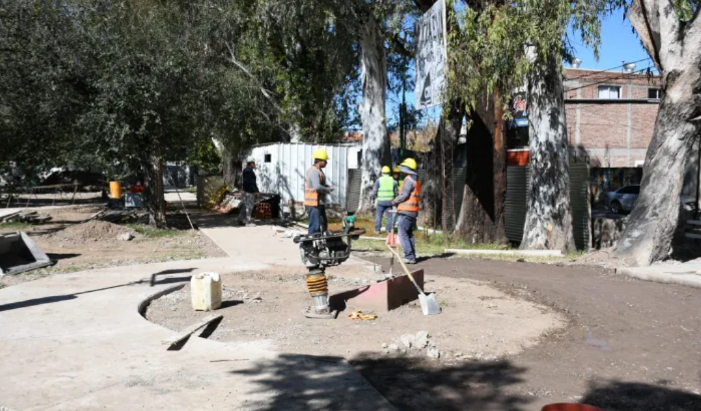 La plaza Evita se transforma por pedido de los vecinos: El municipio avanza con las obras de renovación