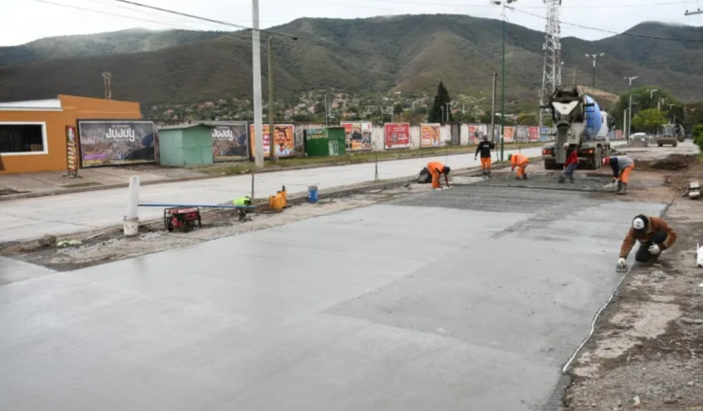 Conduzca con precaución y respete las señales: Continúan las obras de mejora vial en la avenida Las Américas de Villa Mitre