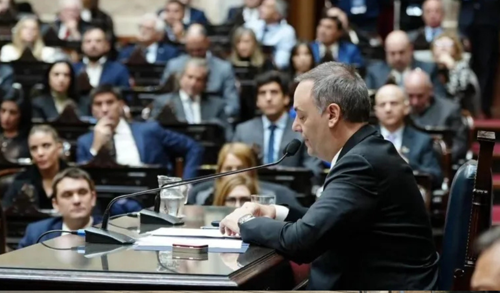 Crece la presión en el Congreso: Hasta legisladores aliados exigen la renuncia de Manuel Adorni y acorralan a Milei