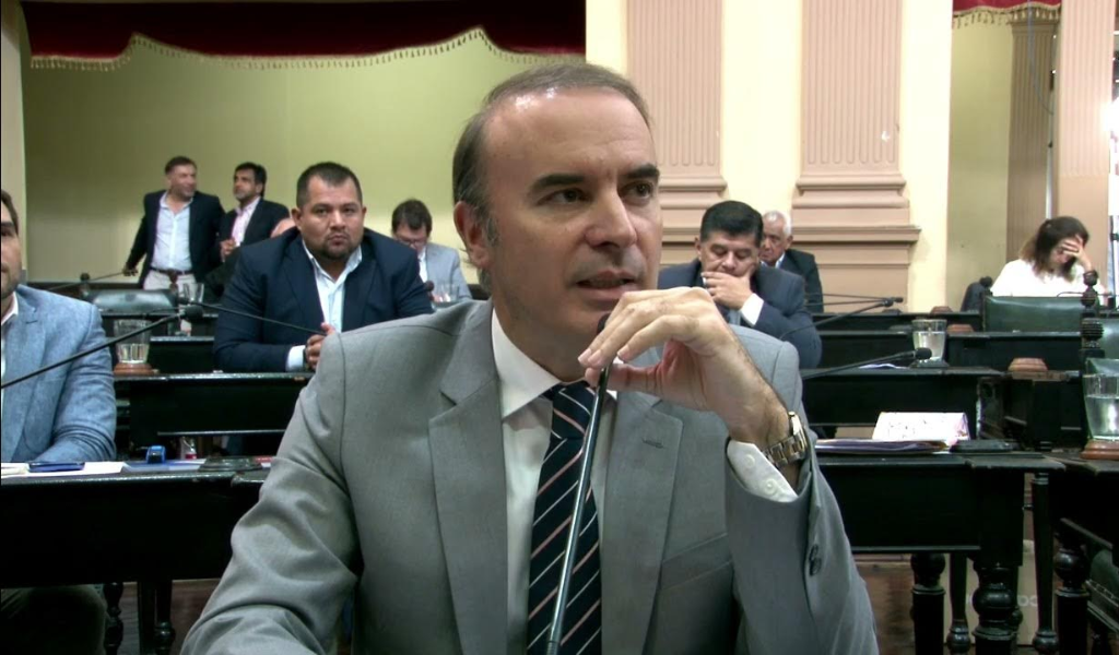 El Senado de Salta aprobó un proyecto que busca quitar beneficios sociales a extranjeros para aumentar pensiones y jubilaciones