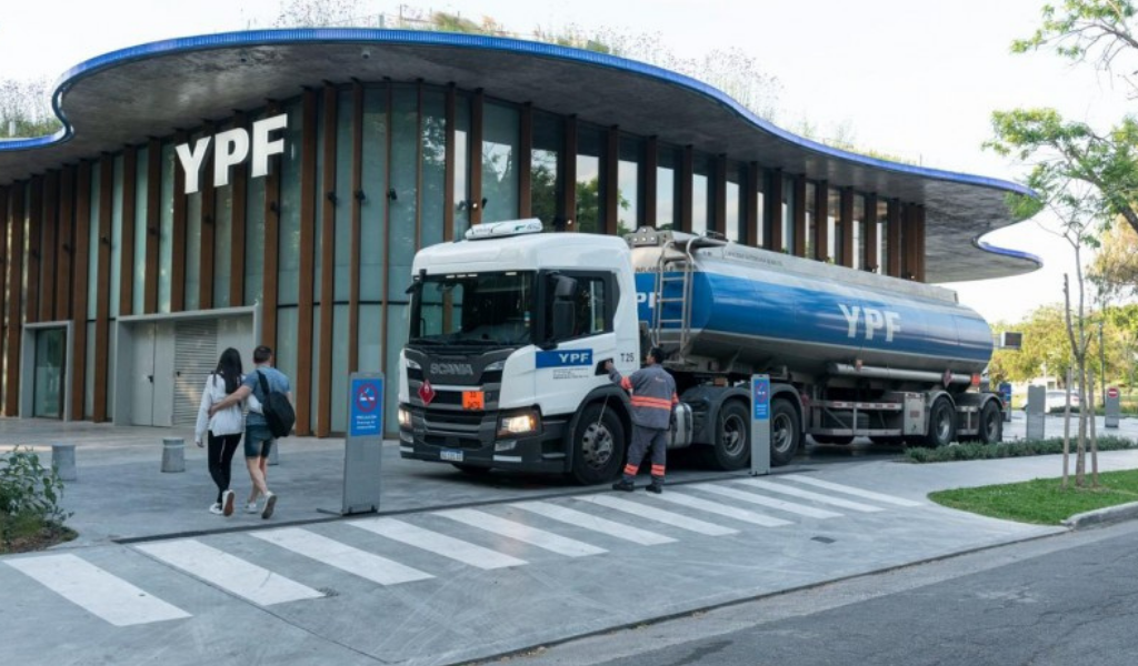 La nafta superó ampliamente los 2.000 pesos el litro en gran parte del país  y empuja la inflación por arriba del 3 por ciento mensual