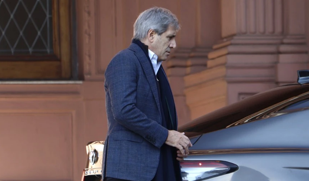 Luis Caputo le negó a Kicillof los permisos para tomar un crédito internacional para una obra de cloacas en La Plata