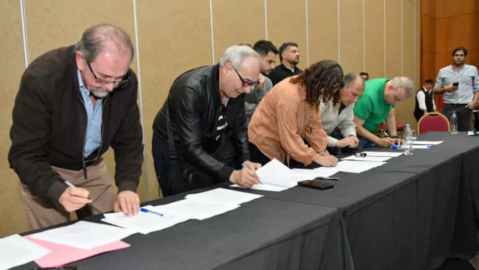 Se llegó a un acuerdo paritario en Salta: Los empleados públicos tendrán un incremento del 13,5%