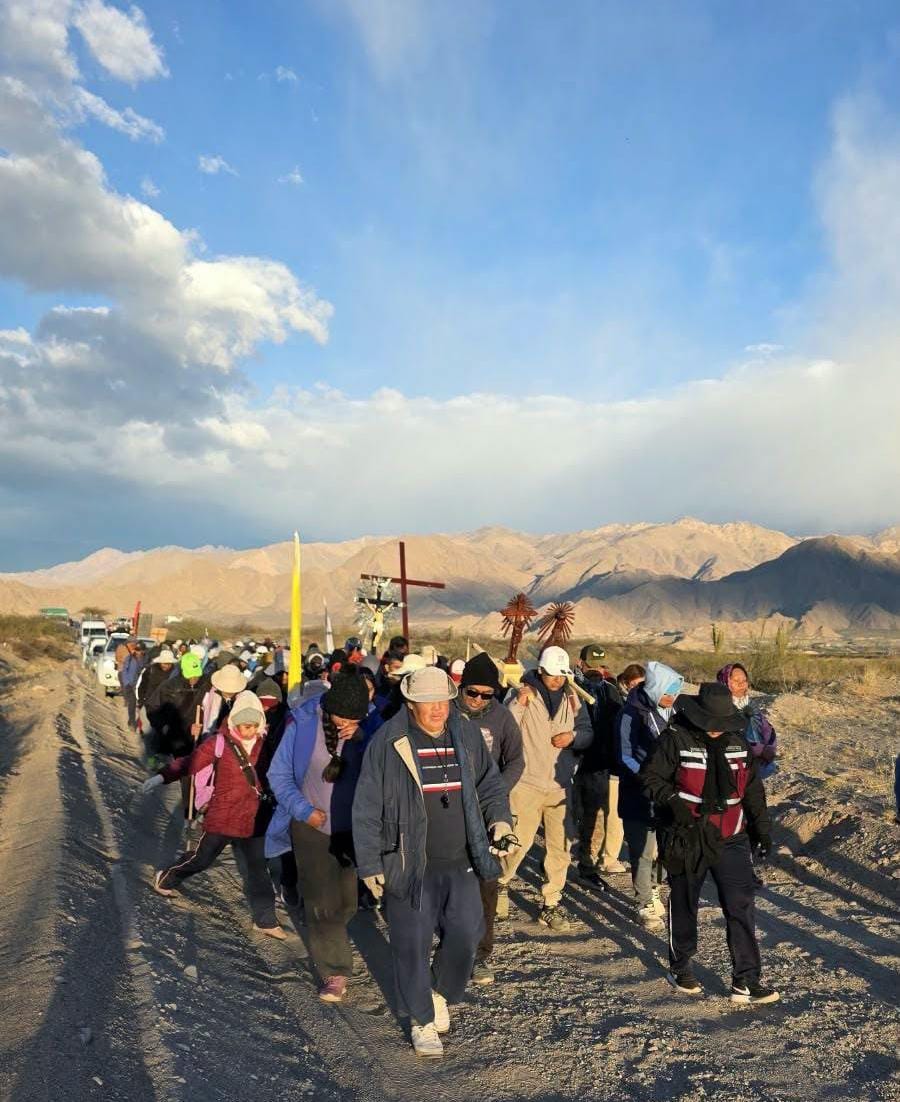 A paso firme y con fe renovada: Los peregrinos de Molinos avanzan rumbo al Señor y la Virgen del Milagro