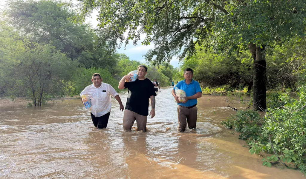 El Gobierno provincial reforzó las asistencias en Pichanal tras la crecida del río Bermejo