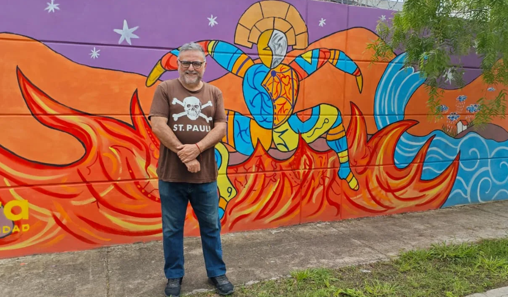 Un nuevo y hermoso mural da color a barrio Pereyra Rozas: La obra es del artista Roly Arias