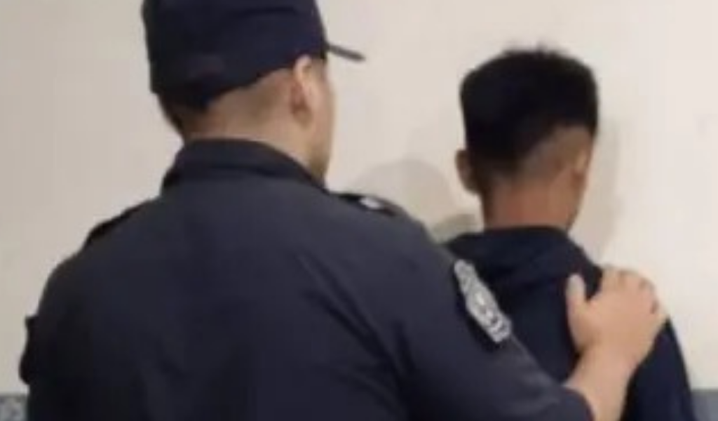 Un preso aprovechó un control médico en los tribunales de Orán para escapar en moto por las calles de la ciudad