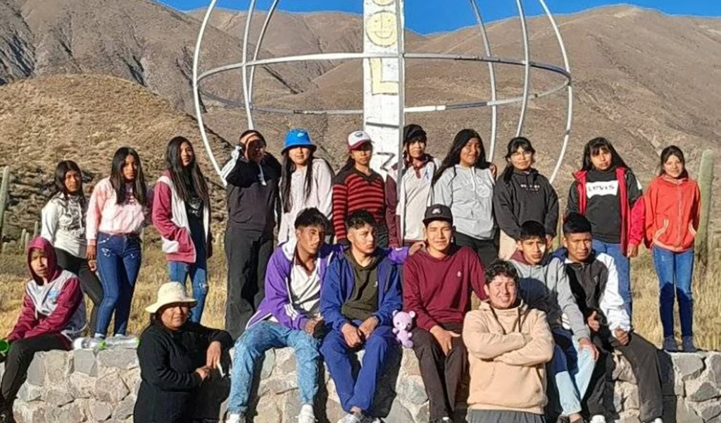 Es profesor de Física y construyó un sistema solar a escala en un paraje remoto de Salta