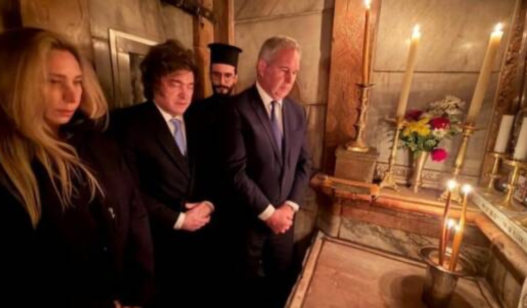 Después de tratarlo de  "el representante del maligno" ahora Milei le rinde homenaje al Papa Francisco