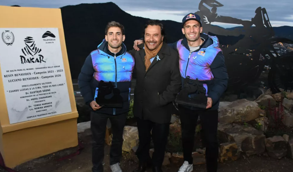 Con una escultura y una placa homenajearon a los hermanos Kevin y Luciano Benavides en la cima del cerro AlaDelta