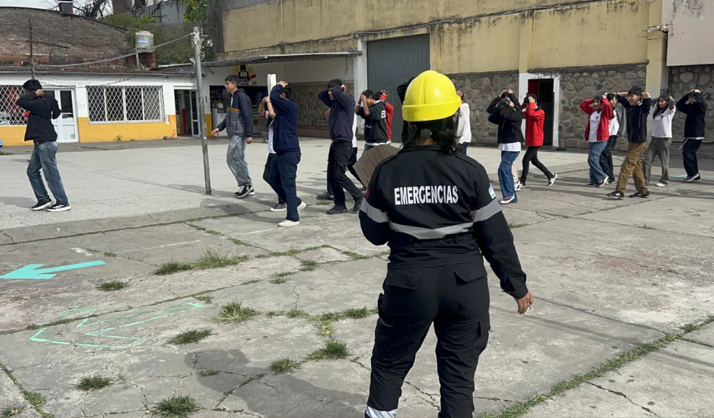 5 mil personas participaron de los simulacros de sismos e incendios en colegios del centro salteño