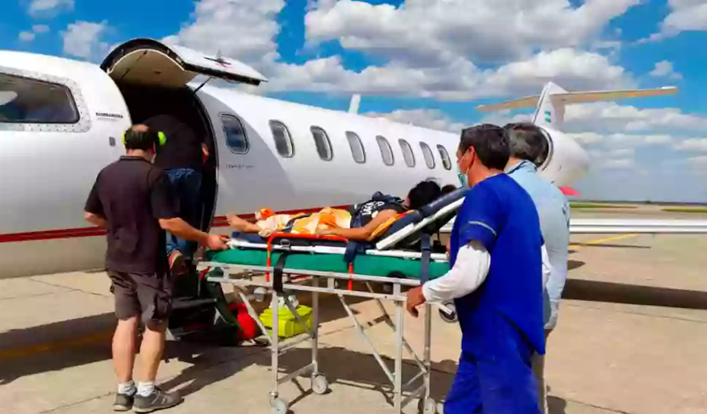 Trasladan en un vuelo sanitario a la capital a un joven salteño baleado en la cabeza en Bolivia