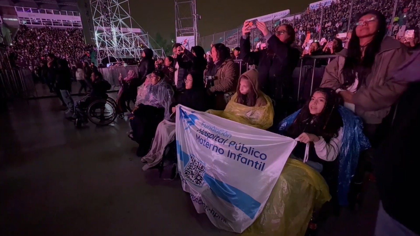 Gesto solidario: La producción de Tini invitó a 40 niños del Materno Infantil a su show en Salta