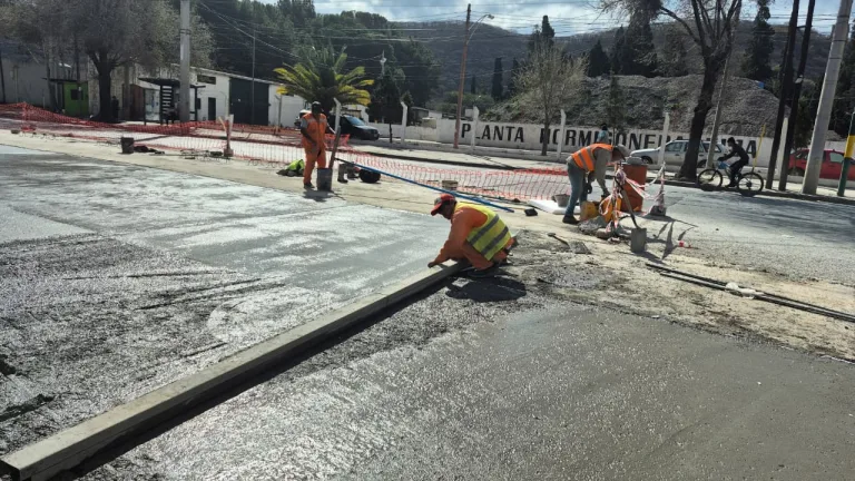 Respete las señales y conduzca con precaución: Continúa la renovación de la calzada en Artigas y Avda. De las Américas