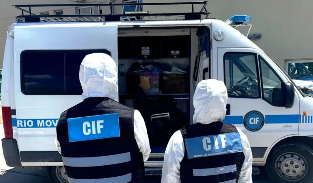 No llevaba casco: En Orán una pareja que circulaba en moto chocó contra un contenedor. El joven que conducía falleció en el acto