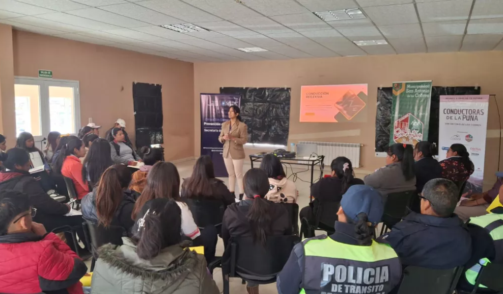 San Antonio de Los Cobres: Más mujeres de la Puna que trabajan como conductoras se capacitaron en seguridad y normativas viales
