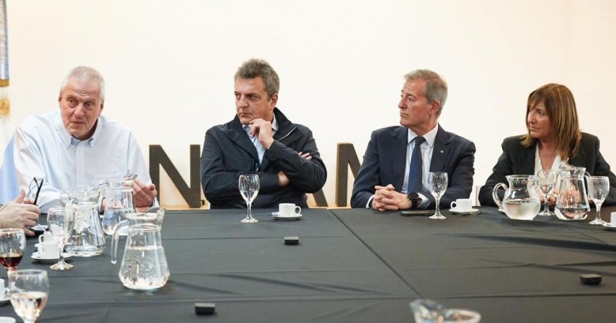 Massa teje un armado anti-Milei con radicales y peronistas: "el año que viene la sociedad da vuelta a la página"