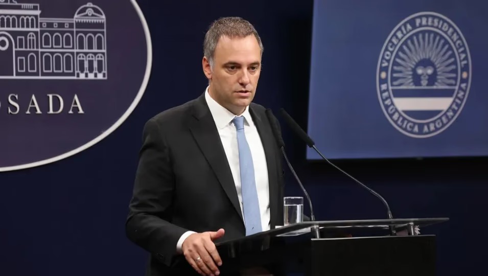 Adorni "escondió" en su declaración una casa en un country de 200 mil dólares  y un departamento en Caballito