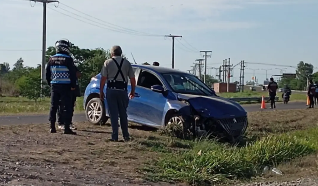 Los siniestros viales en la Circunvalación Oeste no paran. Un auto y un camión remolque  chocaron: "Piden más controles o cámaras"
