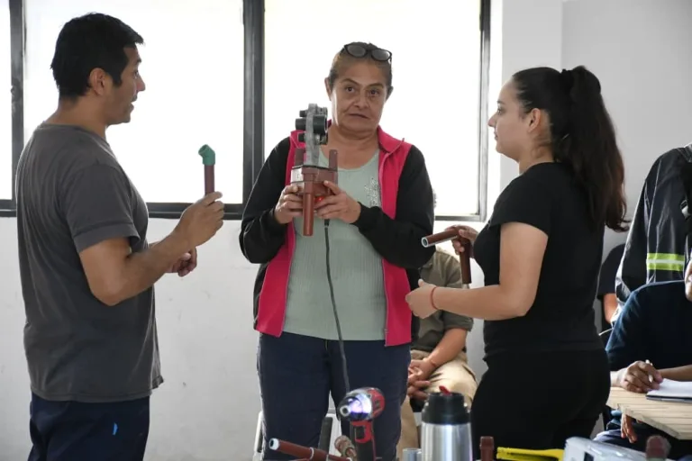 Nuevas oportunidades: Comenzaron las clases de la UPATecO en los CIC de la ciudad