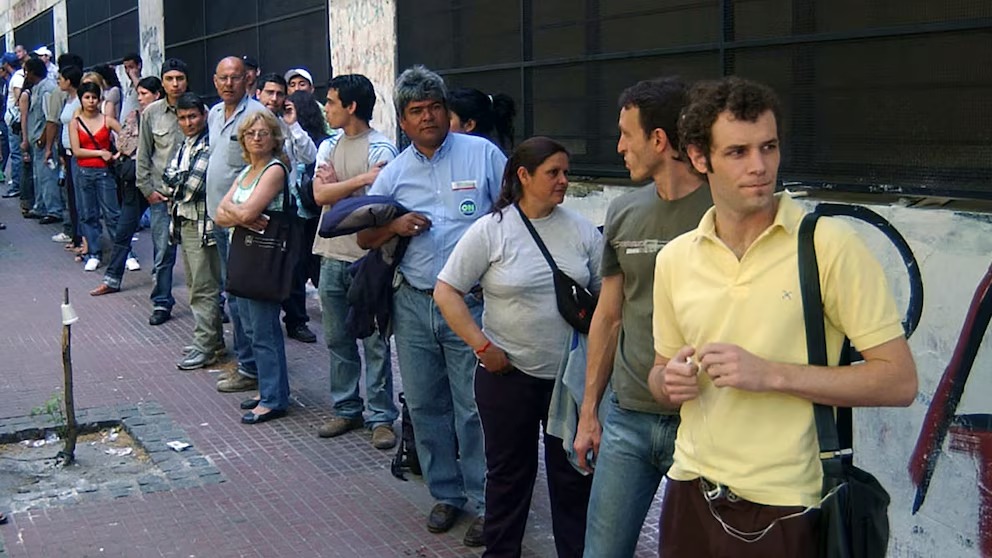 El creciente desempleo es la mayor amenaza política para Javier Milei en la Argentina