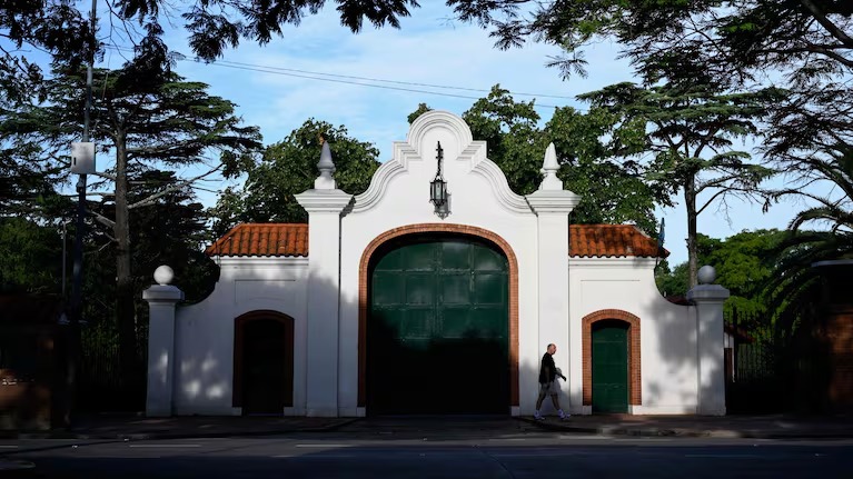 Denuncian un desvío de alimentos de la Quinta de Olivos a una empresa de catering