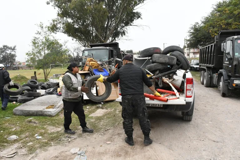 Barrio Boulogne Sur Mer: Con buena participación vecinal, se realizó un nuevo descacharrado en la ciudad
