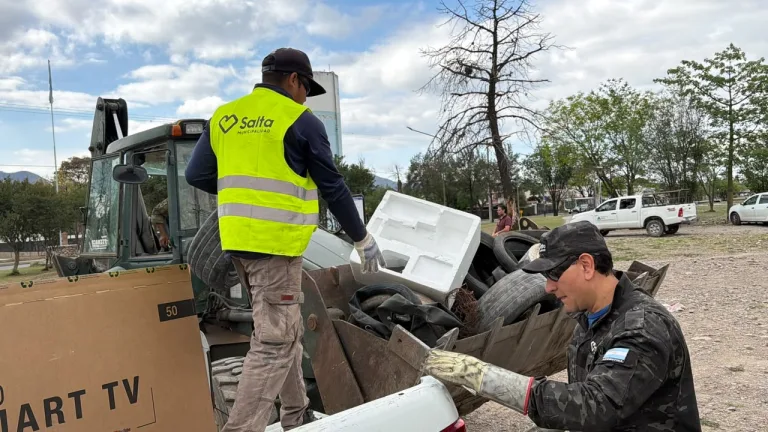 En un operativo de la Municipalidad y otros organismos se retiraron 10 toneladas en el descacharrado de Ciudad del Milagro