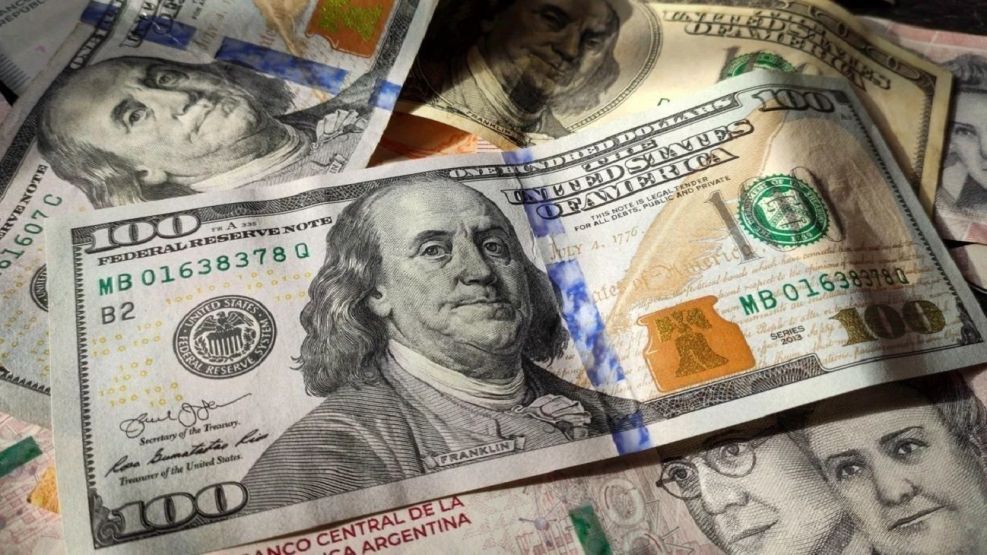 La fiebre por el dólar no cede: los argentinos compraron más de u$s2.800 millones en agosto