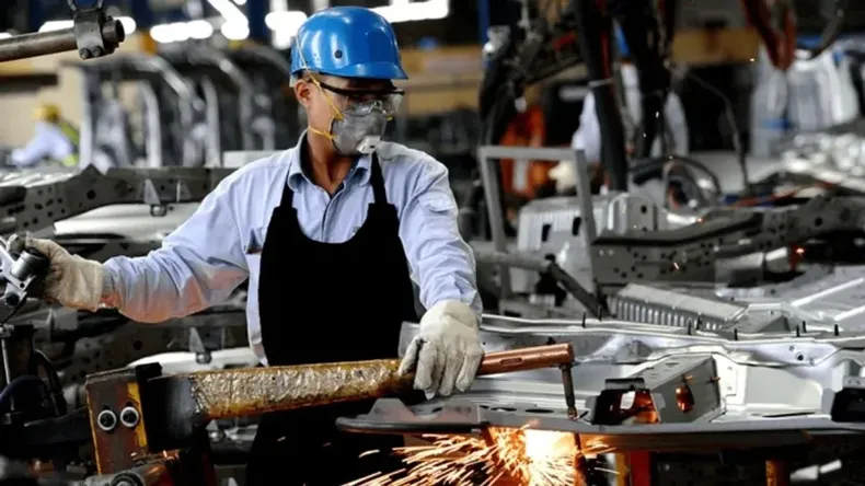 La industria concentra el 97% de la pérdida de empleo en 2026:  Cayeron casi 80 mil puestos de trabajo