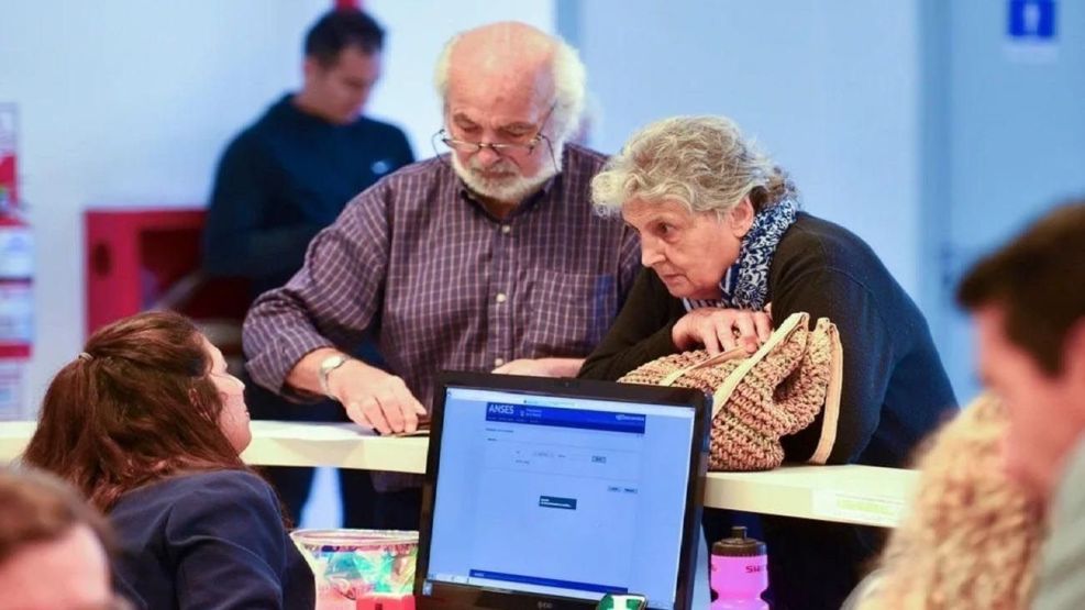 El Gobierno confirmó el bono de $70.000 para jubilados y pensionados en septiembre