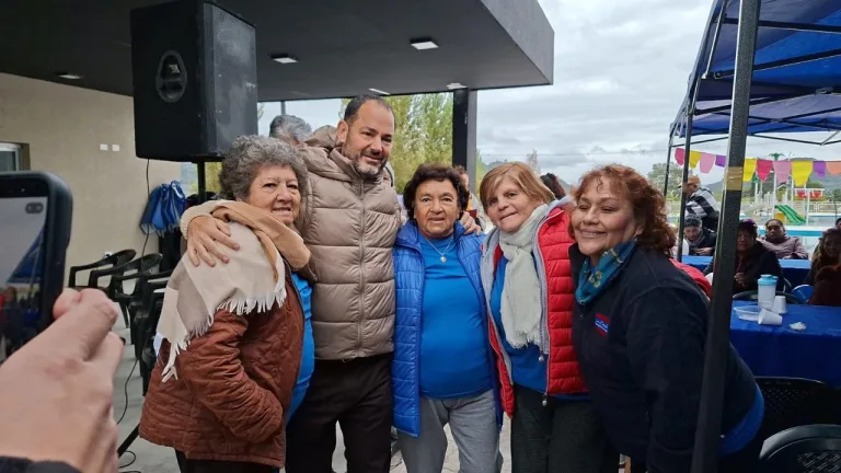 Organizado por la Municipalidad cientos de  Abuelos disfrutaron de un día de integración, bienestar y actividad física